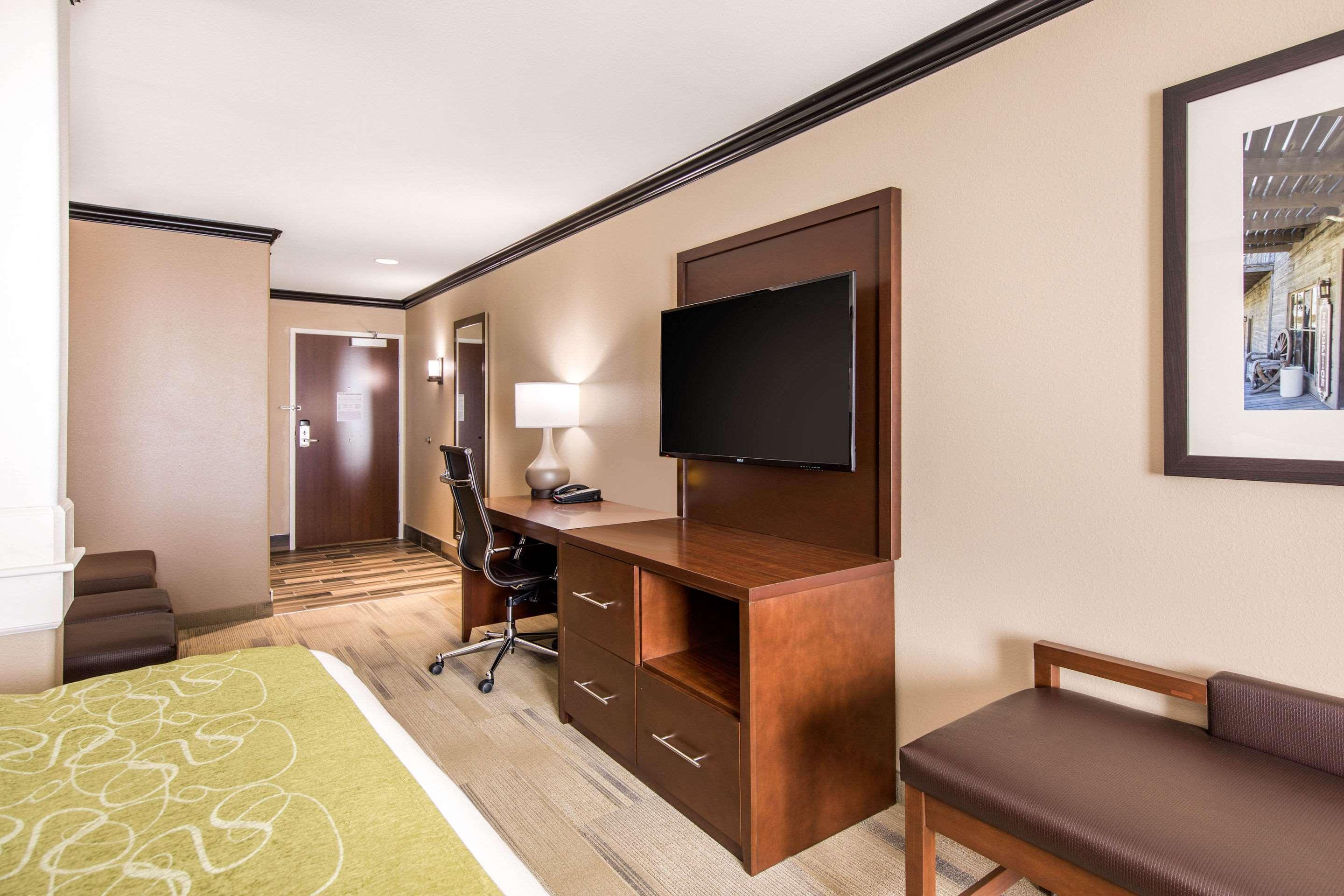 Comfort Suites Либерал Экстерьер фото
