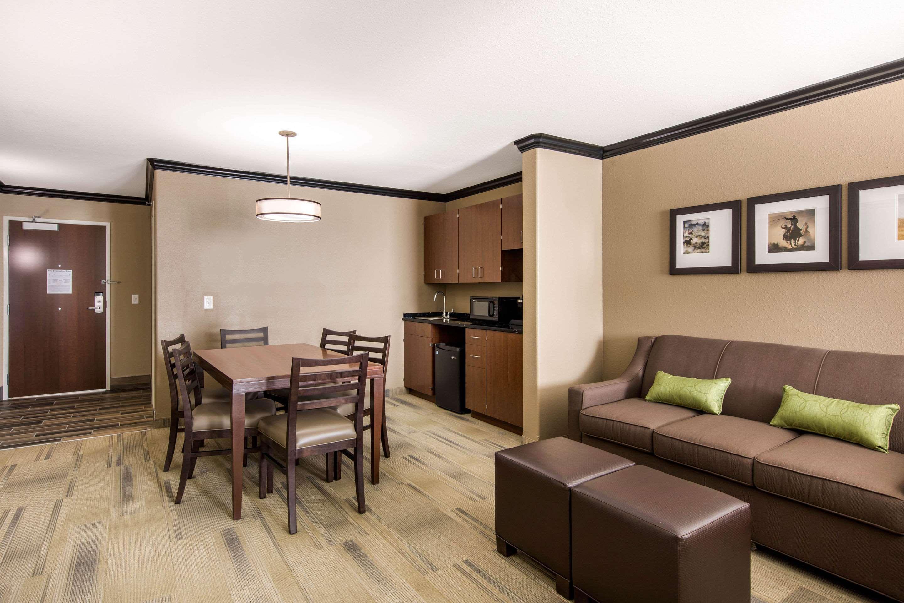 Comfort Suites Либерал Экстерьер фото
