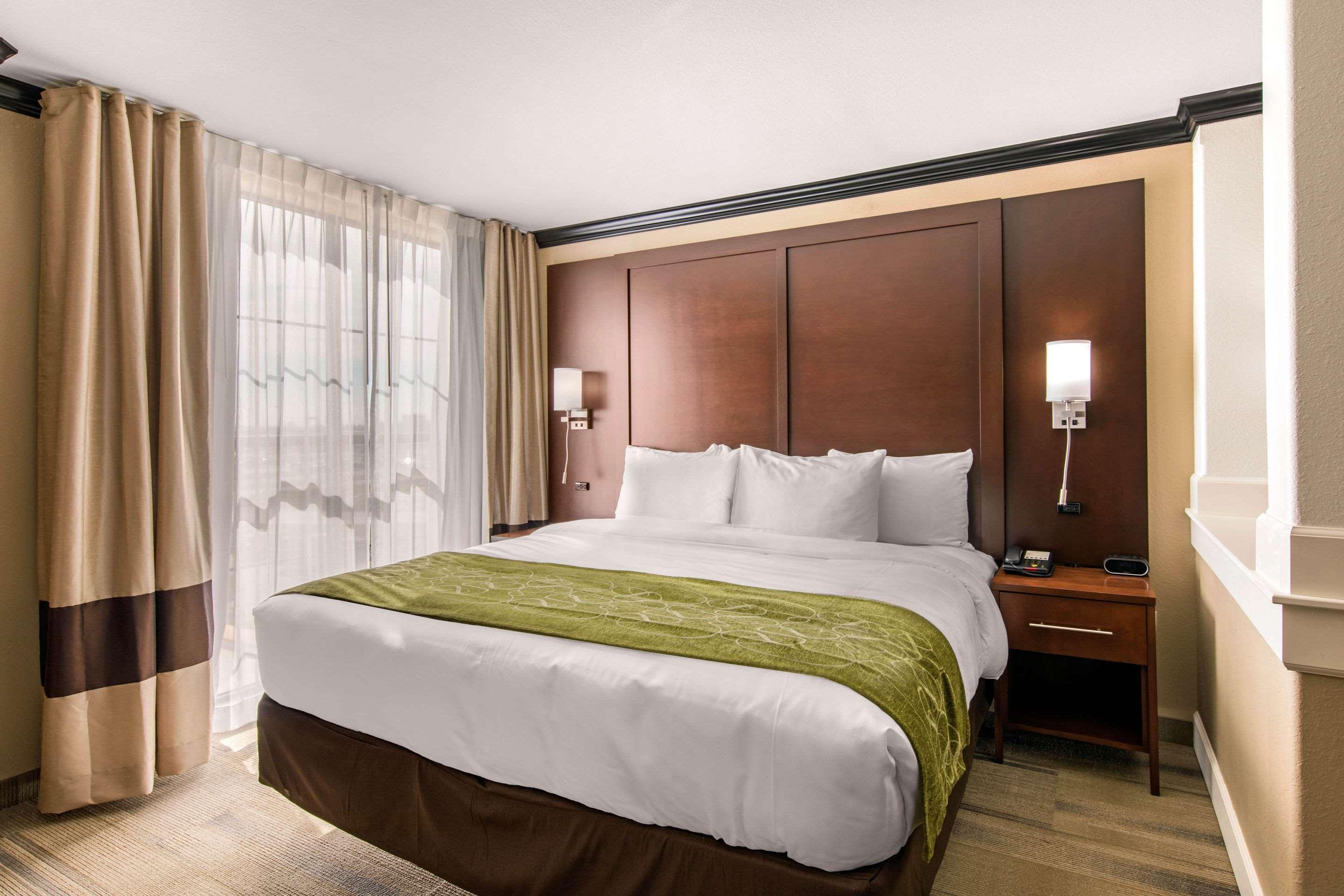 Comfort Suites Либерал Экстерьер фото