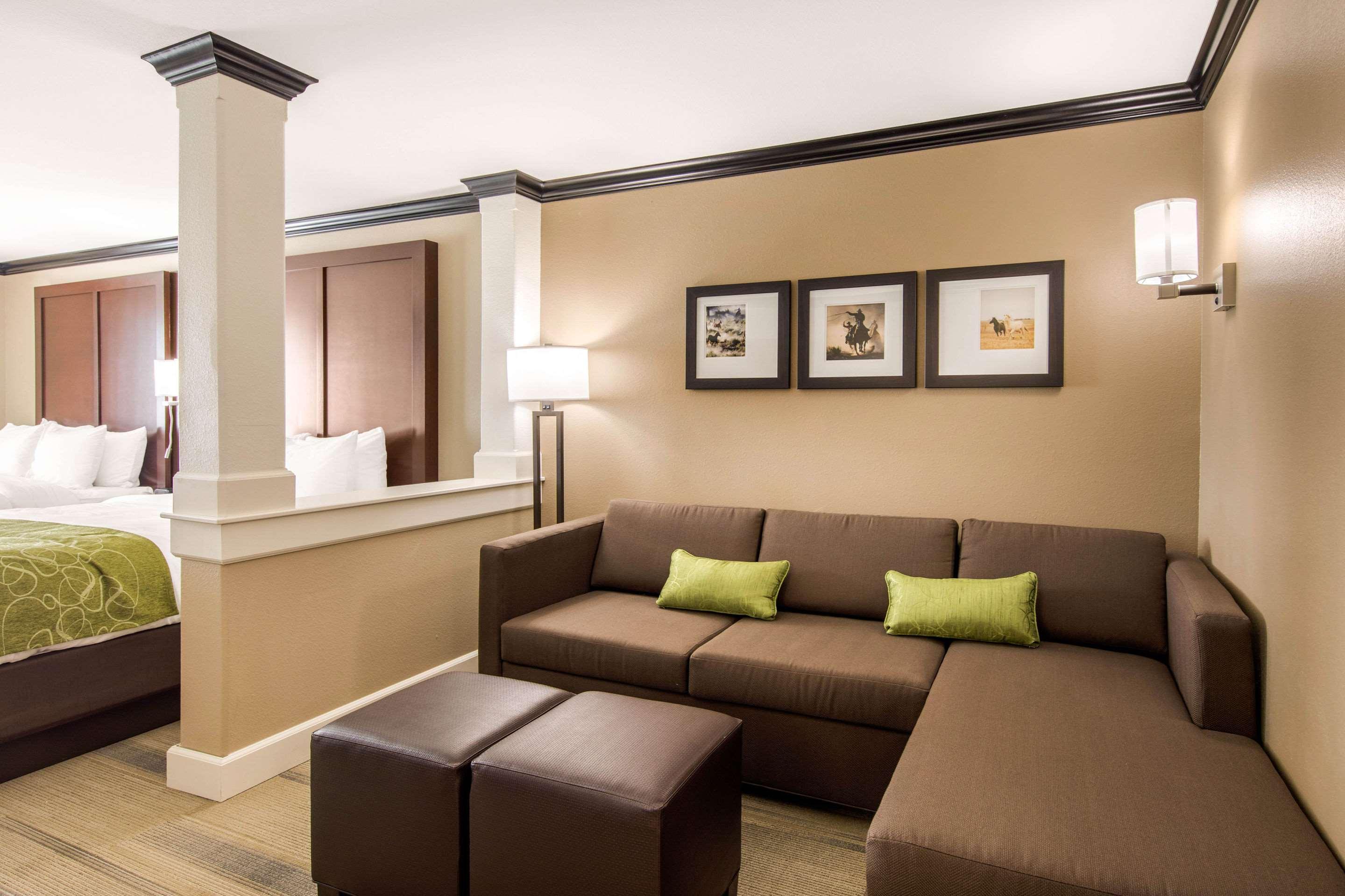 Comfort Suites Либерал Экстерьер фото