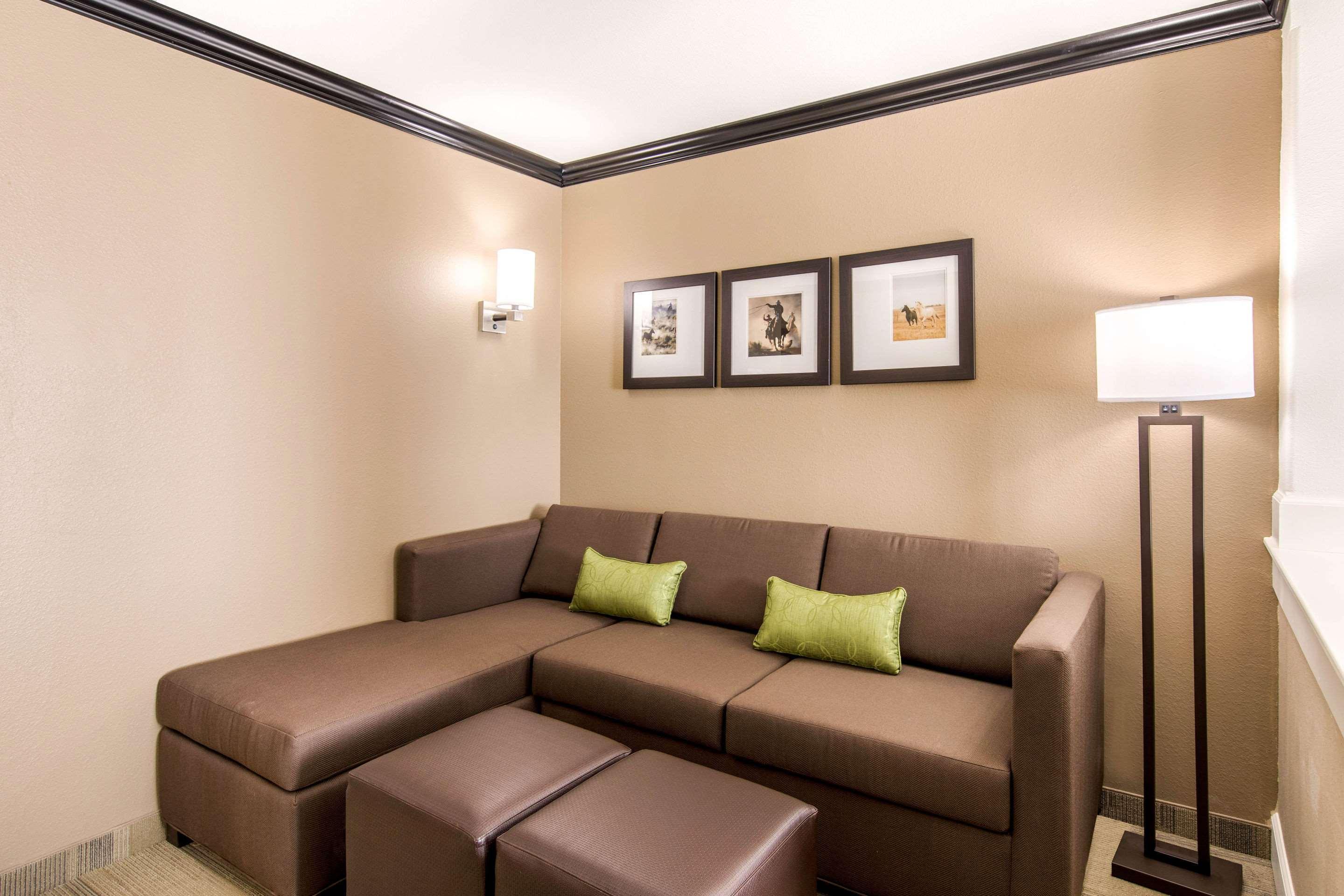 Comfort Suites Либерал Экстерьер фото