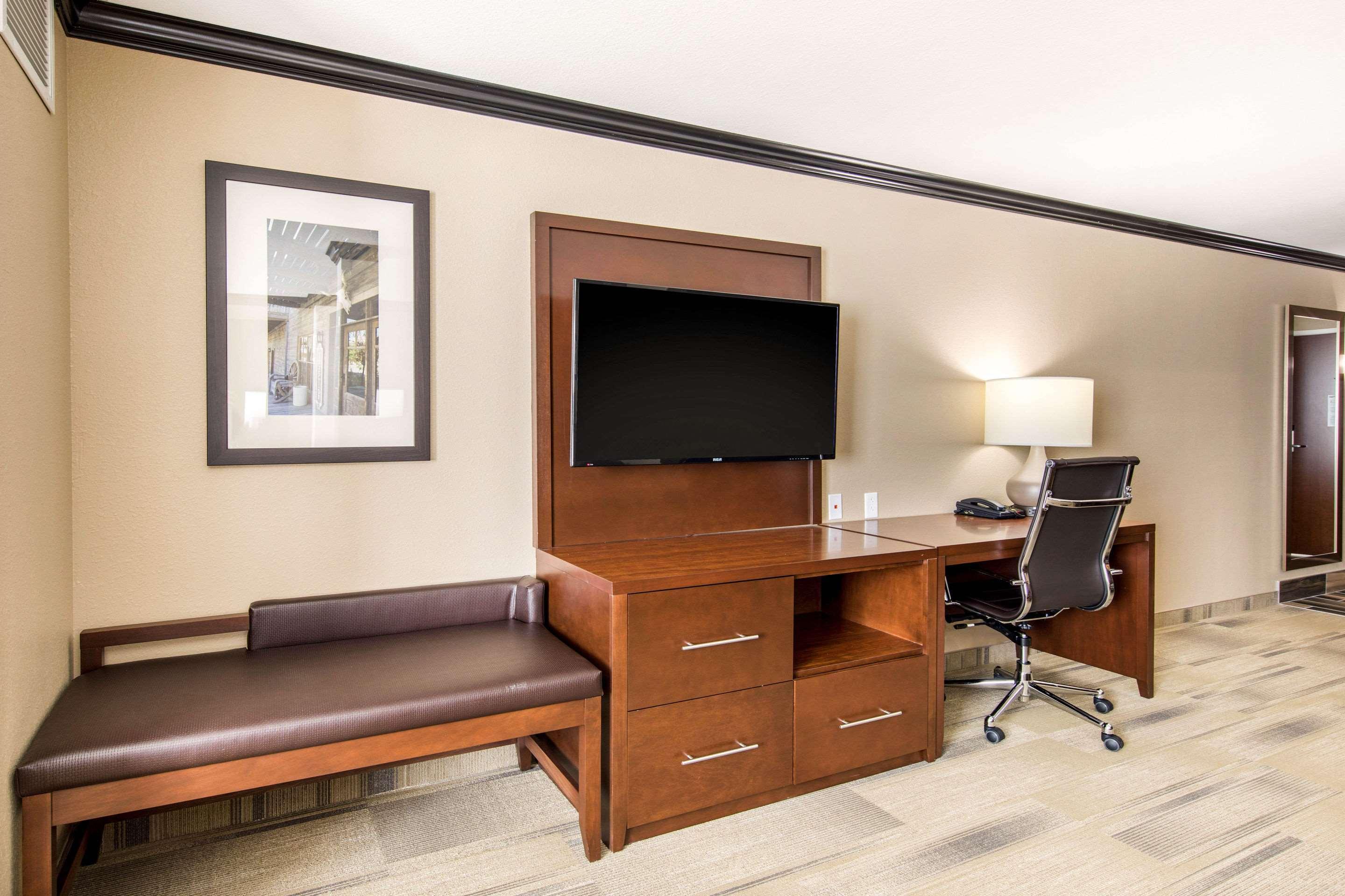 Comfort Suites Либерал Экстерьер фото