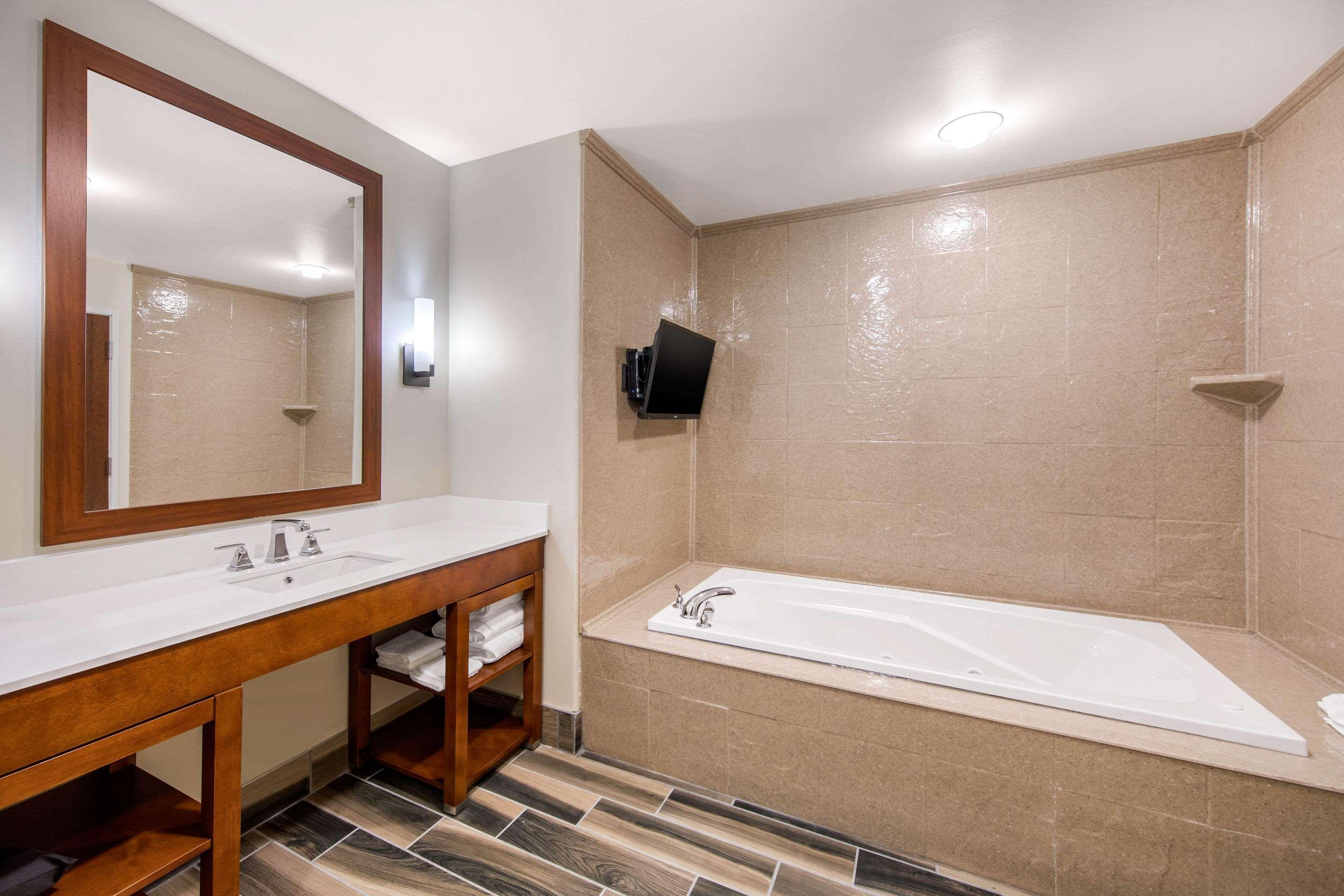 Comfort Suites Либерал Экстерьер фото