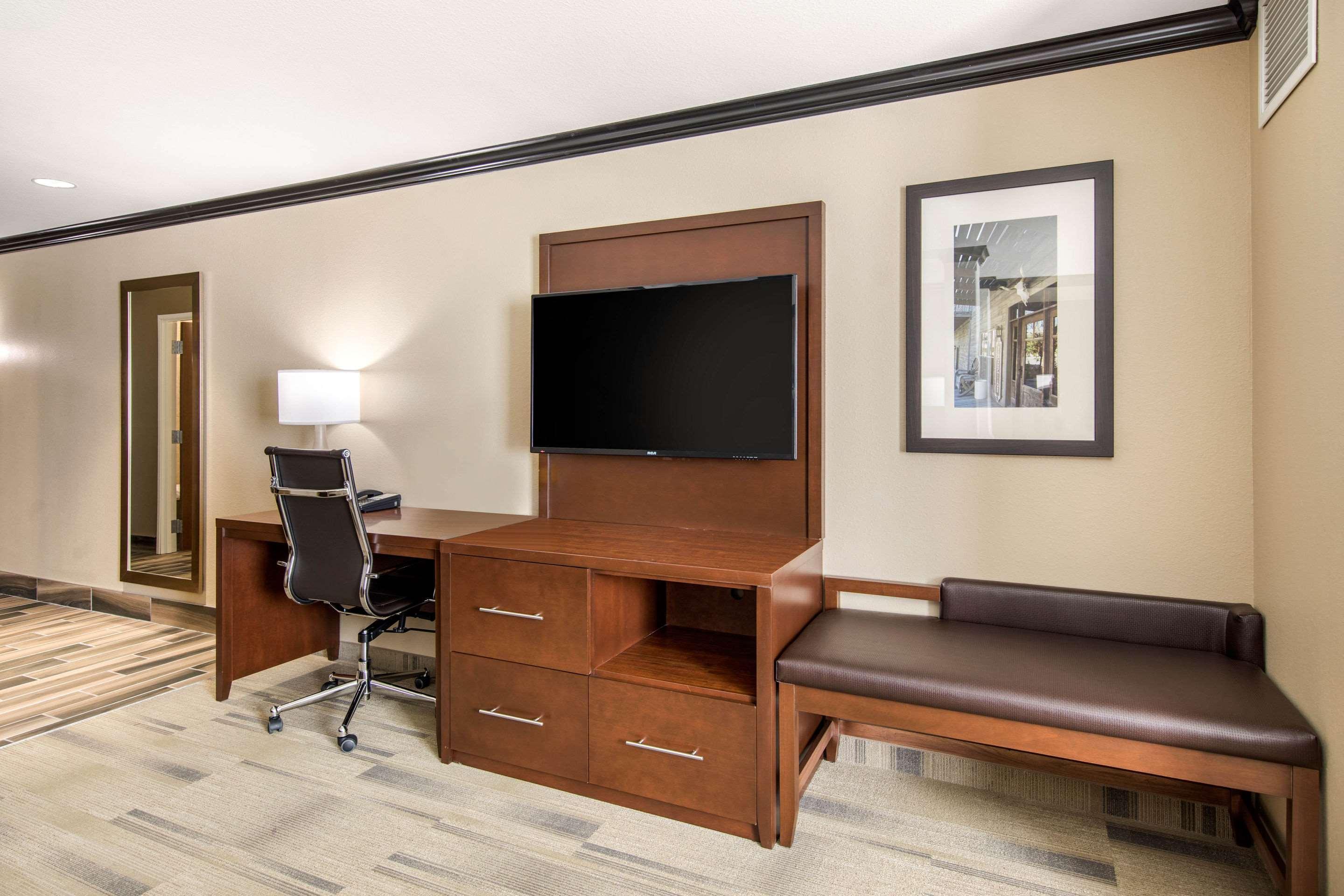 Comfort Suites Либерал Экстерьер фото