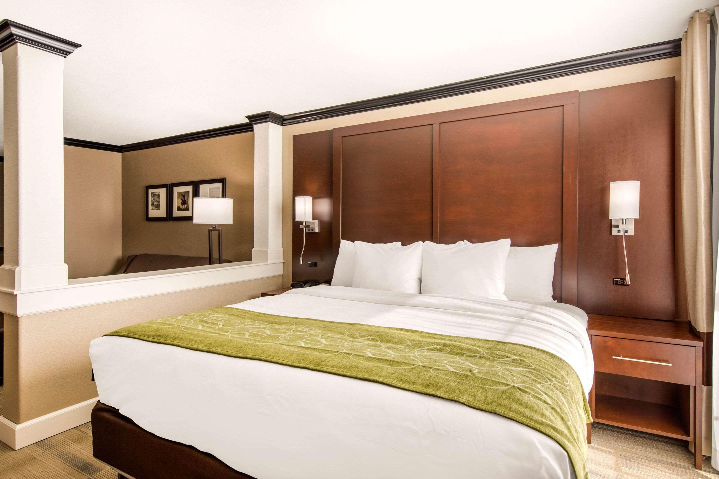 Comfort Suites Либерал Экстерьер фото