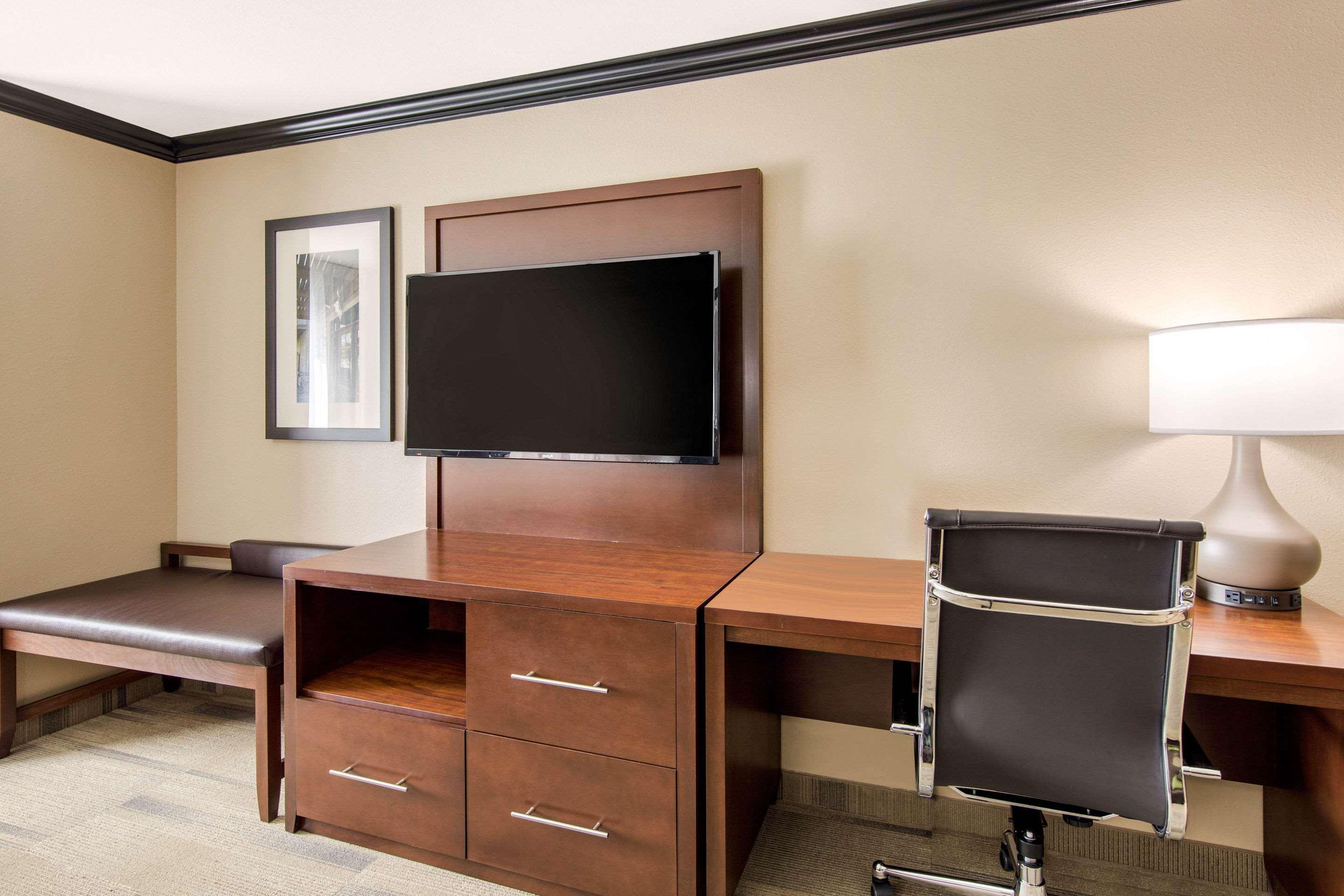 Comfort Suites Либерал Экстерьер фото