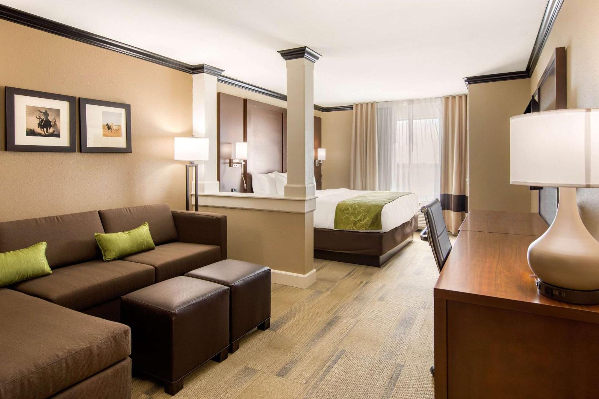 Comfort Suites Либерал Экстерьер фото