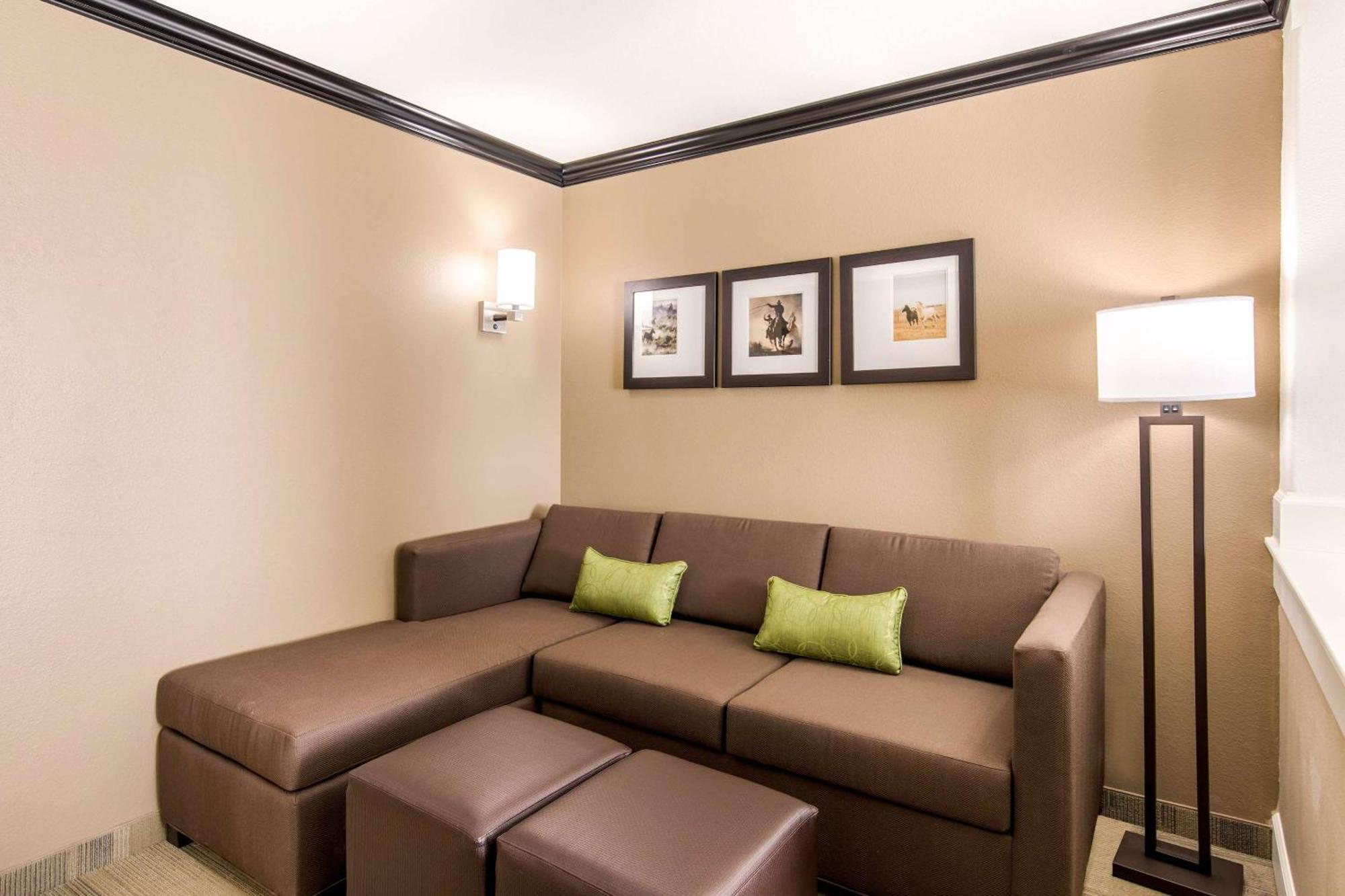 Comfort Suites Либерал Экстерьер фото